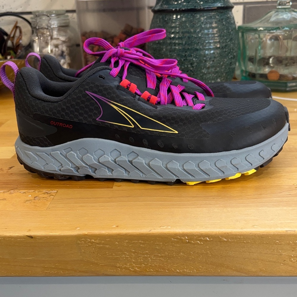 Trail running shoes